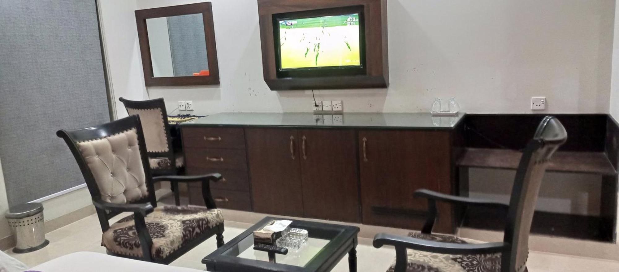 Hira Guest House Karachi Phòng bức ảnh